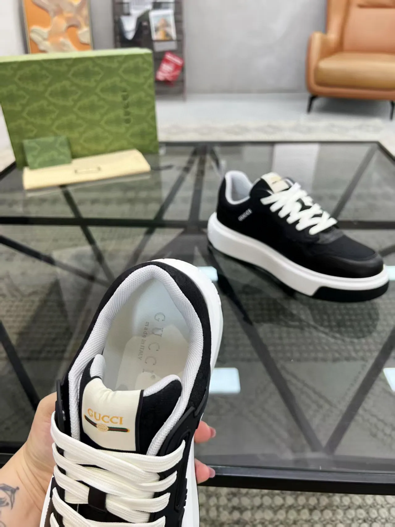 Factory price: 460💰Gucci new men's shoes GUCCI [Lightning] latest shoes are shipped. Original quality, fashionable, made of special materials, sheepskin lining, brand new packaging. The foot feels super comfortable and the workmanship is impeccable. Size: 38-44, customized 45
